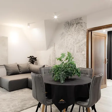 Royal & Zakopane-cyrhla Apartment Zakopane